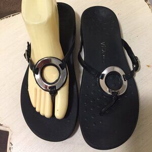 Vionic 340 Karina Womens Black Thong Silver Ring Buckle Orthotic Sandals Size 9